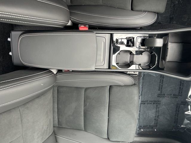 Certified 2025 Volvo XC40 B5 Plus image 26