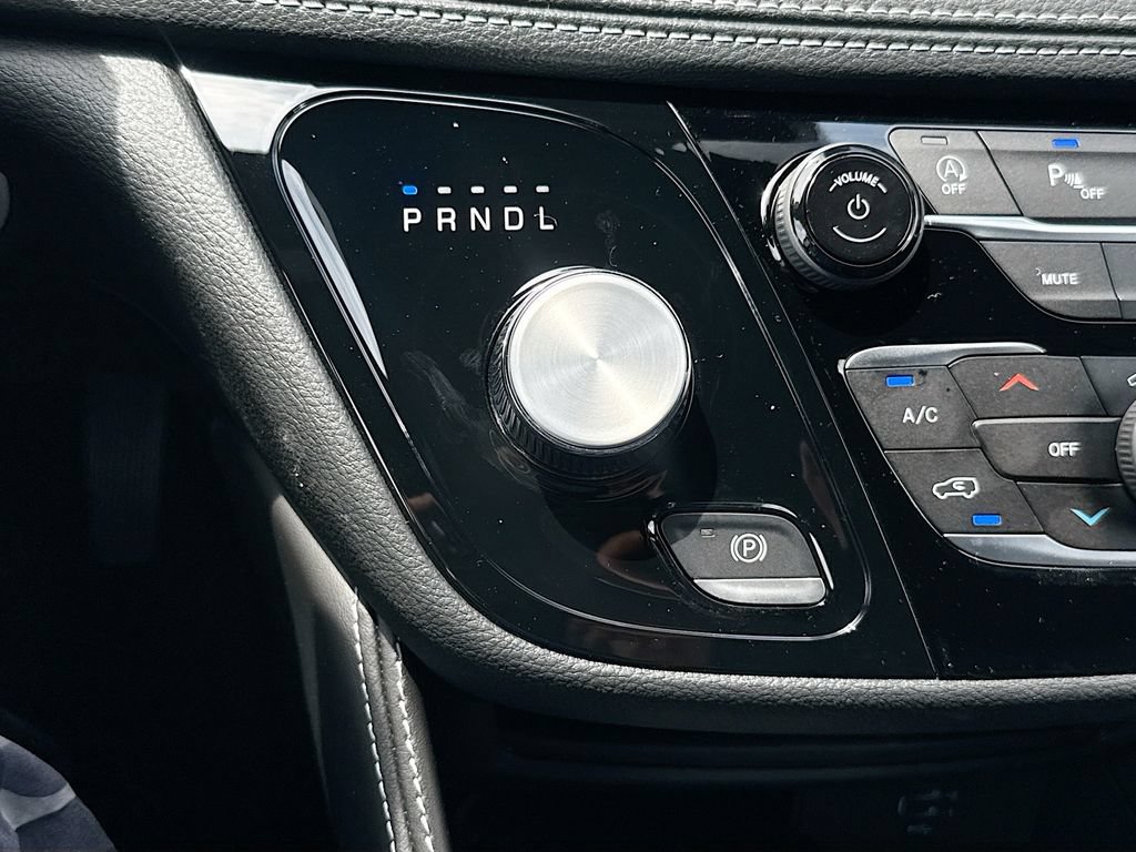 New 2027 Chrysler Pacifica Limited FWD image 17