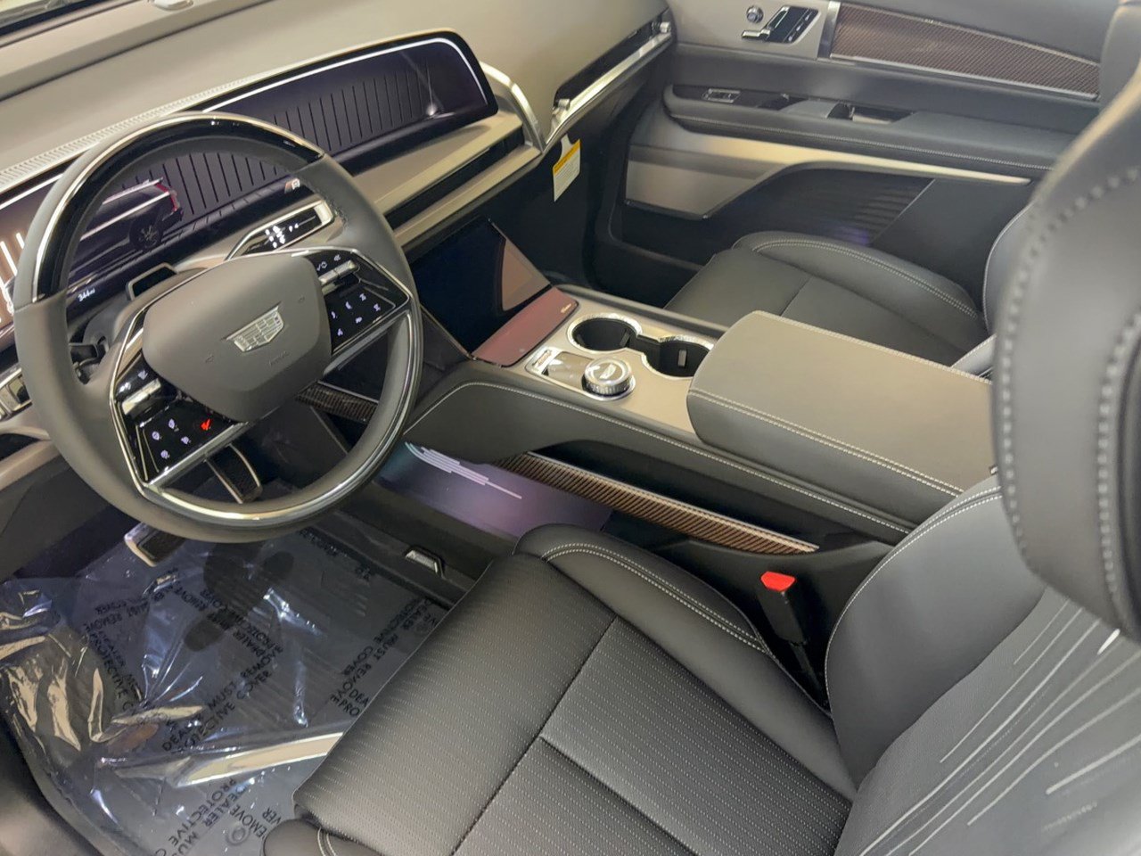 New 2027 Cadillac Vistiq Luxury w/ LPO, Floor Liner Package AWD/4WD image 4