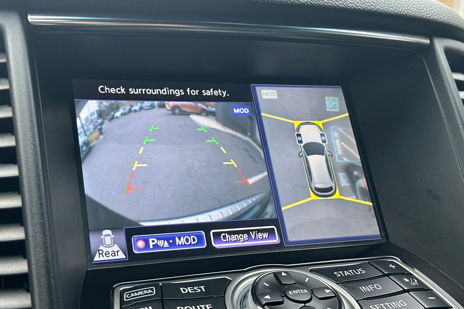 Used 2017 INFINITI QX70 AWD w/ Premium Package image 26