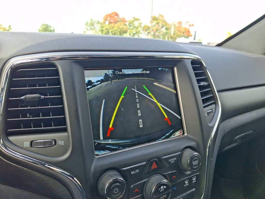 Used 2018 Jeep Grand Cherokee Laredo AWD/4WD image 11