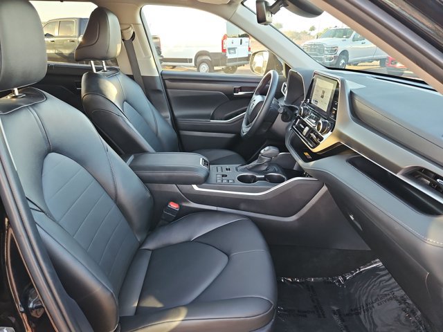 Used 2022 Toyota Highlander L FWD image 27