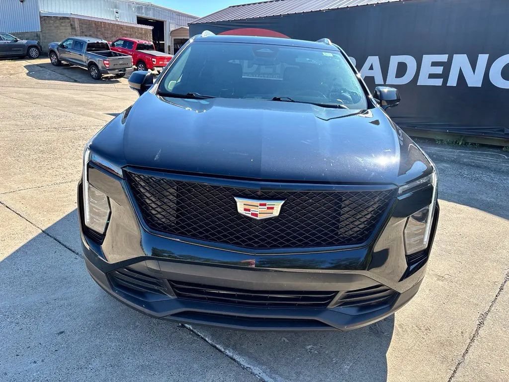 Used 2024 Cadillac XT4 Luxury w/ Cold Weather Package AWD/4WD image 3