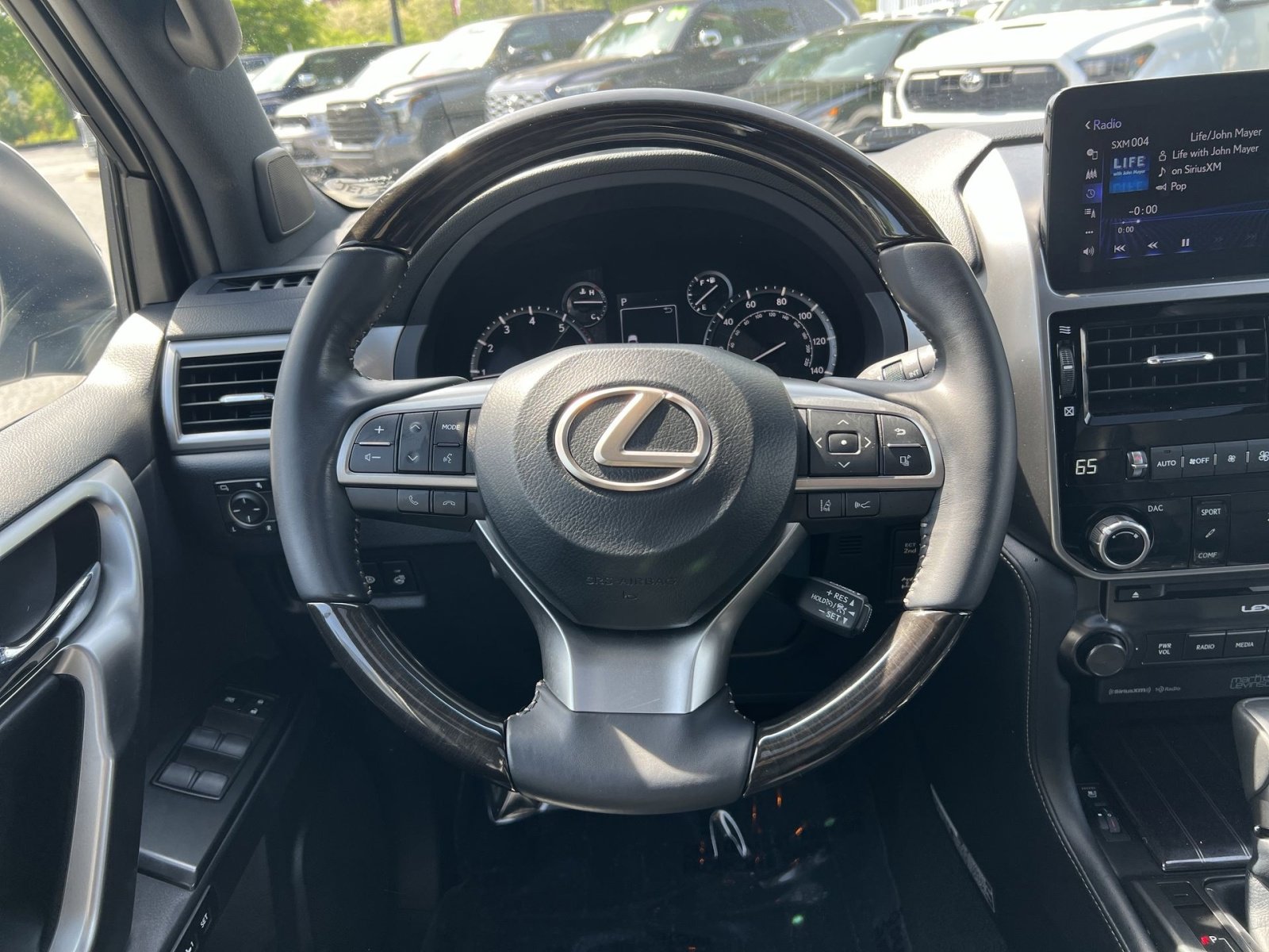 Used 2023 Lexus GX 460 Luxury w/ Sport Design Package AWD/4WD image 16
