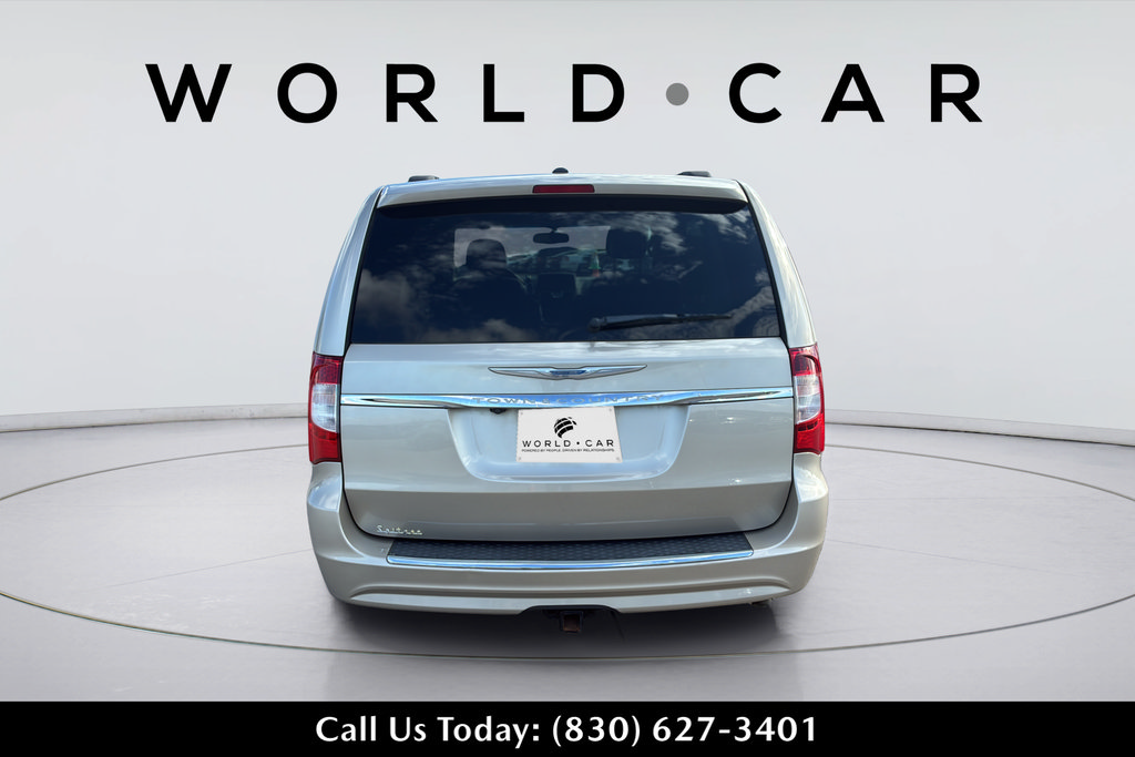 Used 2016 Chrysler Town & Country Touring w/ Trailer Tow Group FWD image 8
