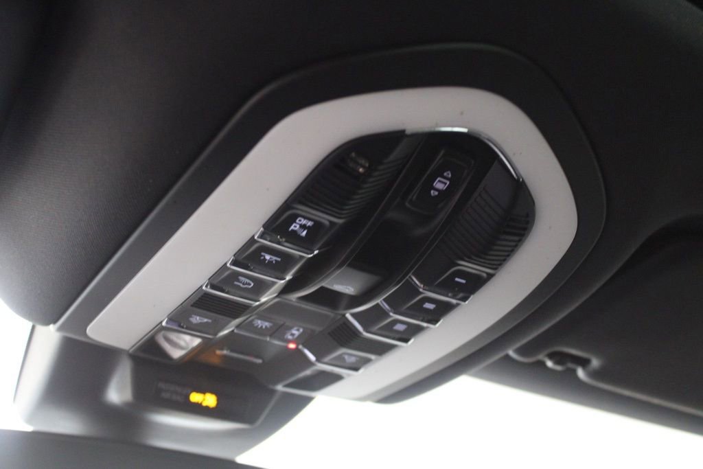 Certified 2022 Porsche Macan AWD/4WD image 24