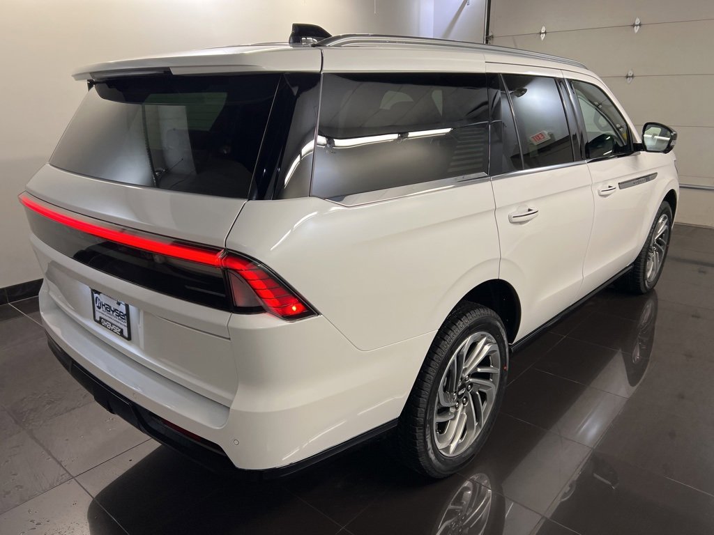 New 2026 Lincoln Navigator Reserve image 6