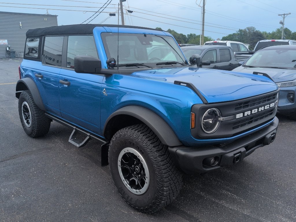 Used 2023 Ford Bronco Black Diamond w/ Sasquatch Package AWD/4WD image 2
