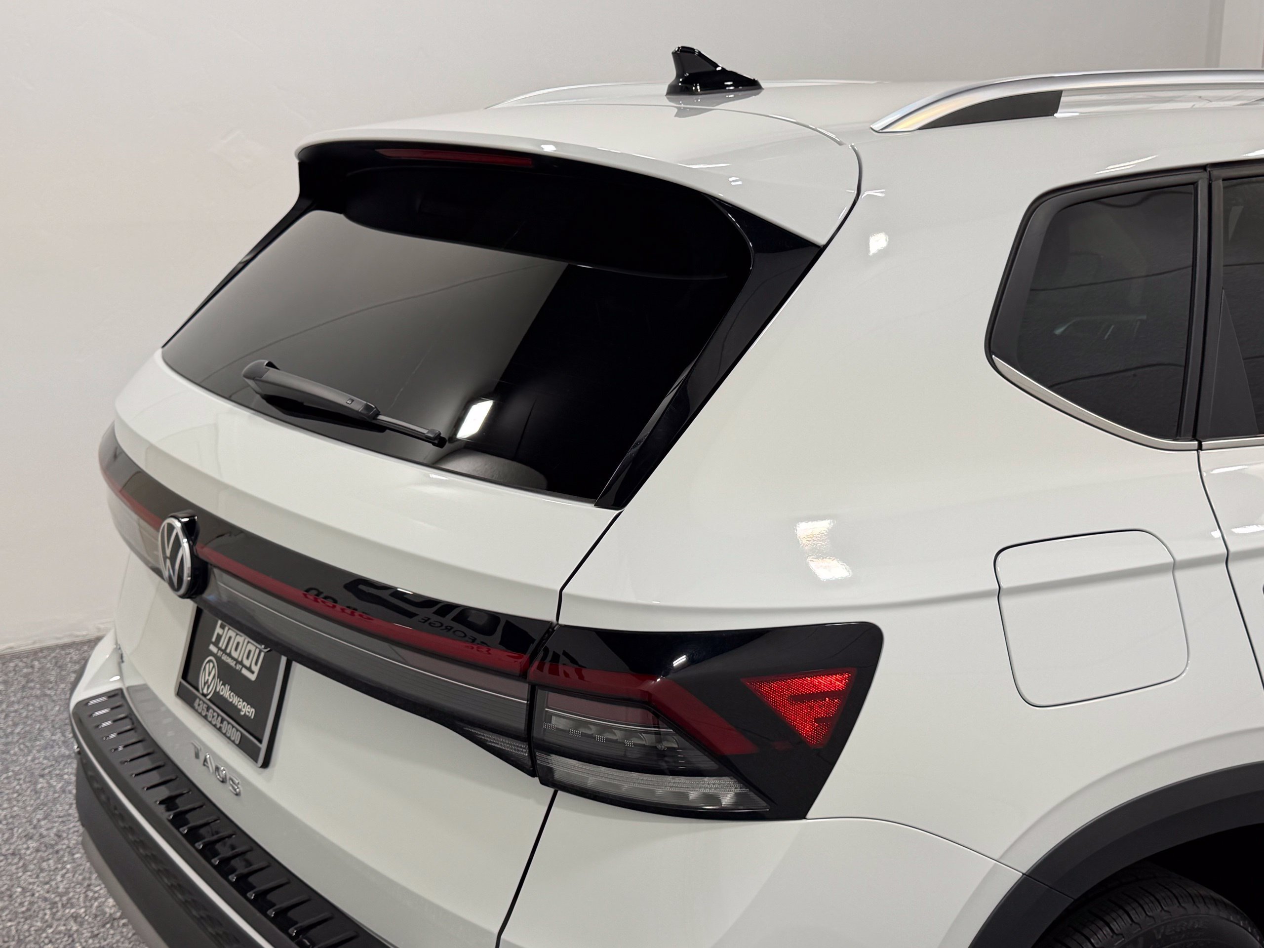 Certified 2025 Volkswagen Taos SE FWD image 17