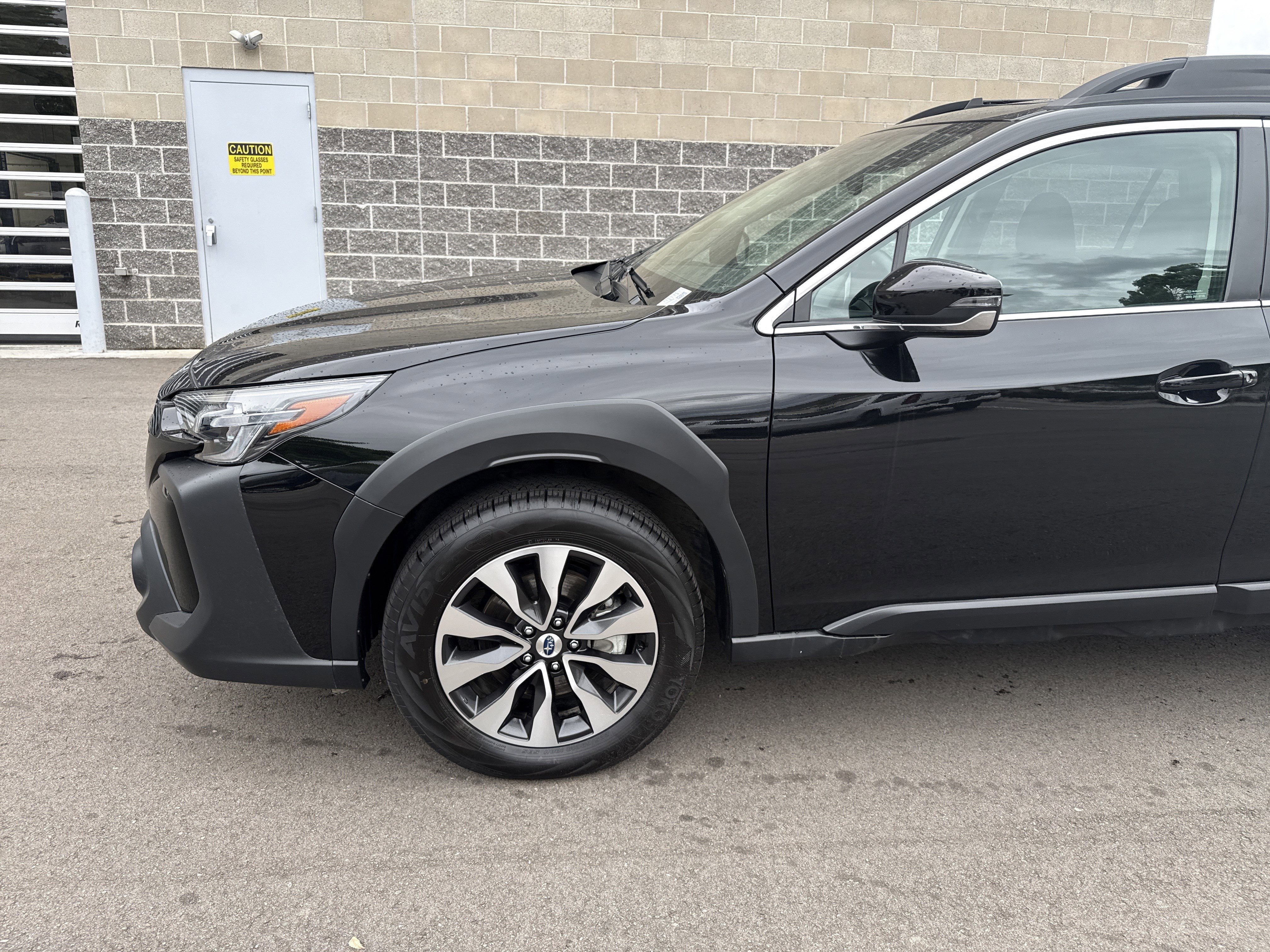 Certified 2025 Subaru Outback Limited XT AWD/4WD image 2