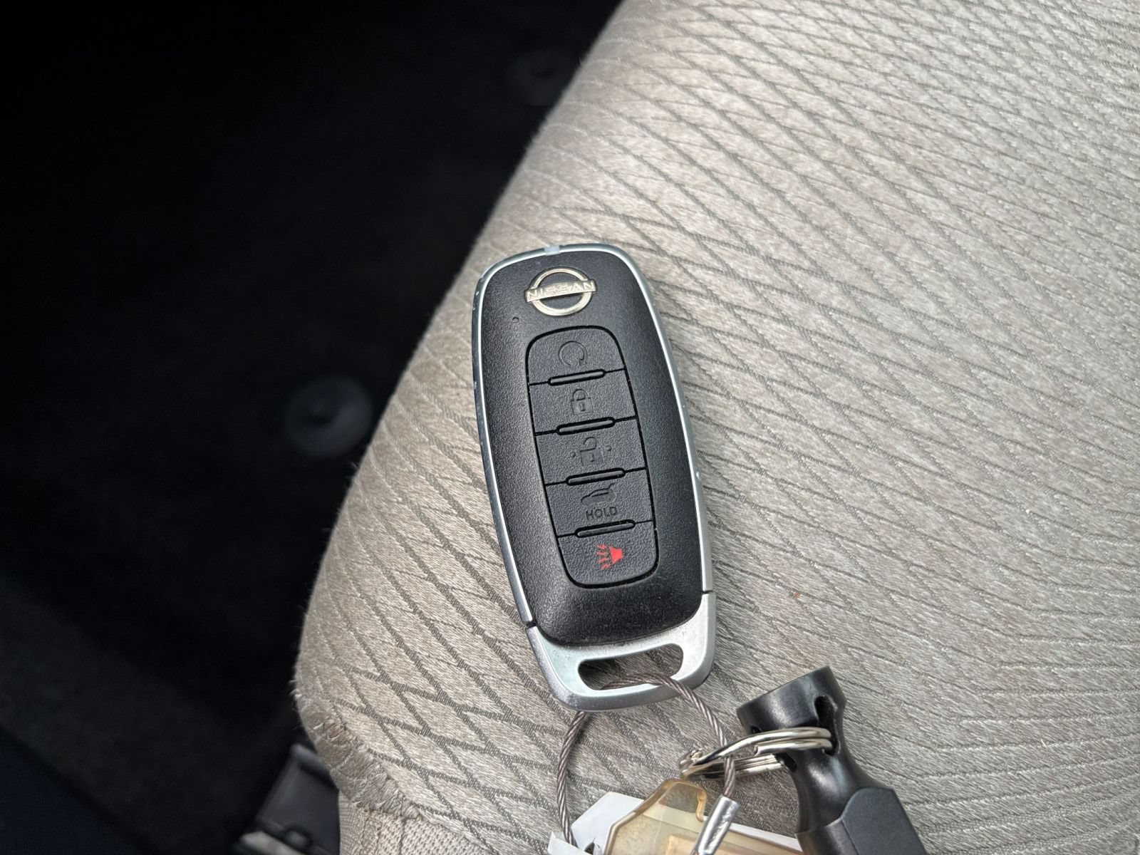 Used 2025 Nissan Rogue SV FWD image 17