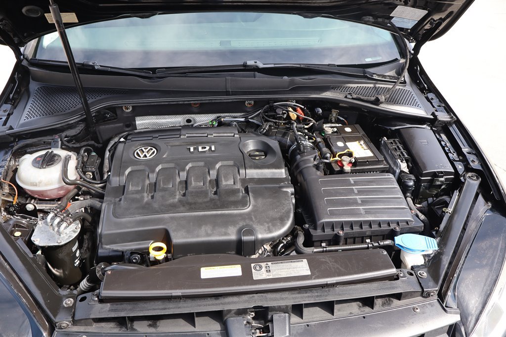 Used 2015 Volkswagen Golf TDI S FWD image 33