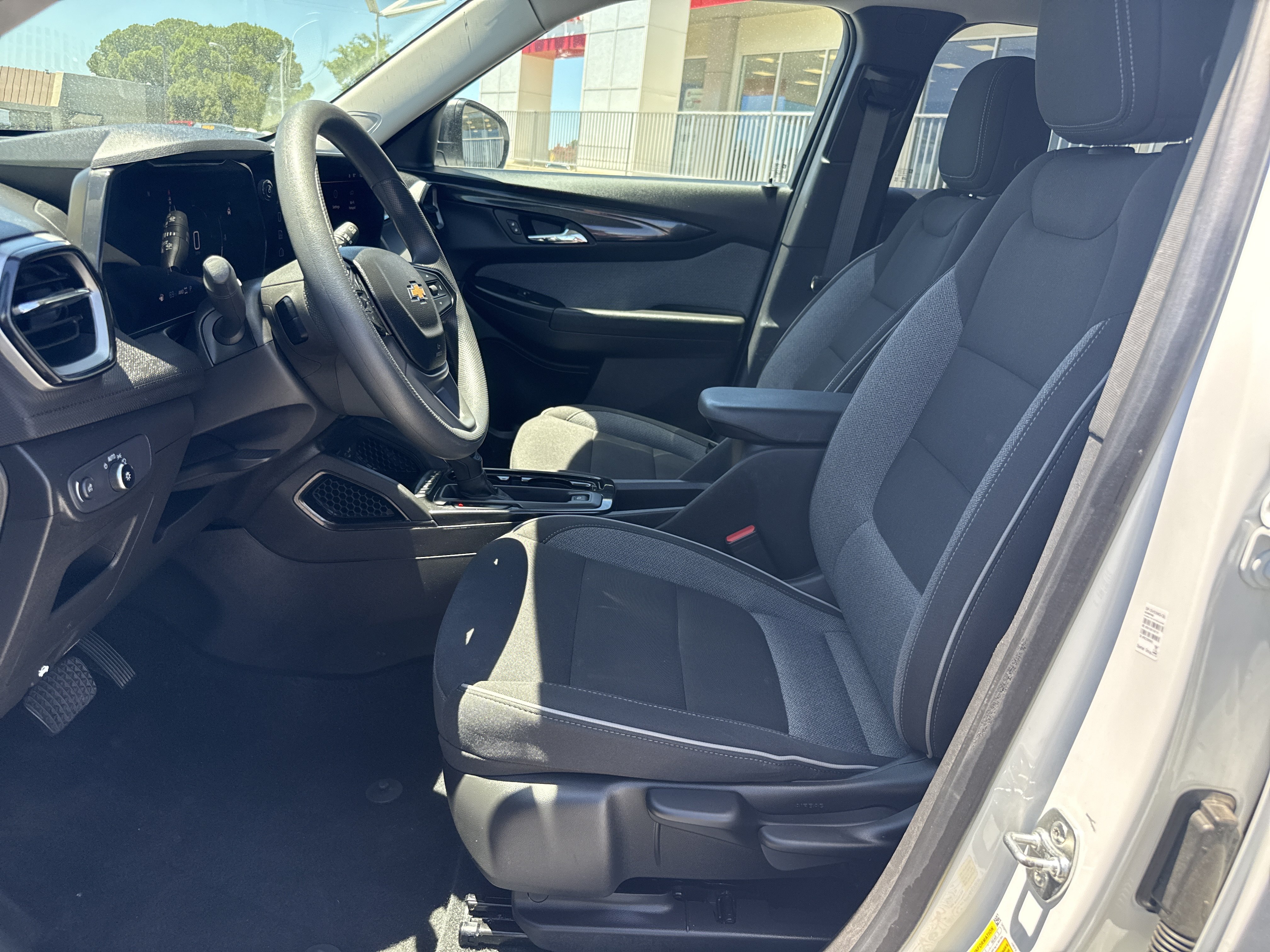 Used 2025 Chevrolet TrailBlazer LS w/ LS Convenience Package AWD/4WD image 10