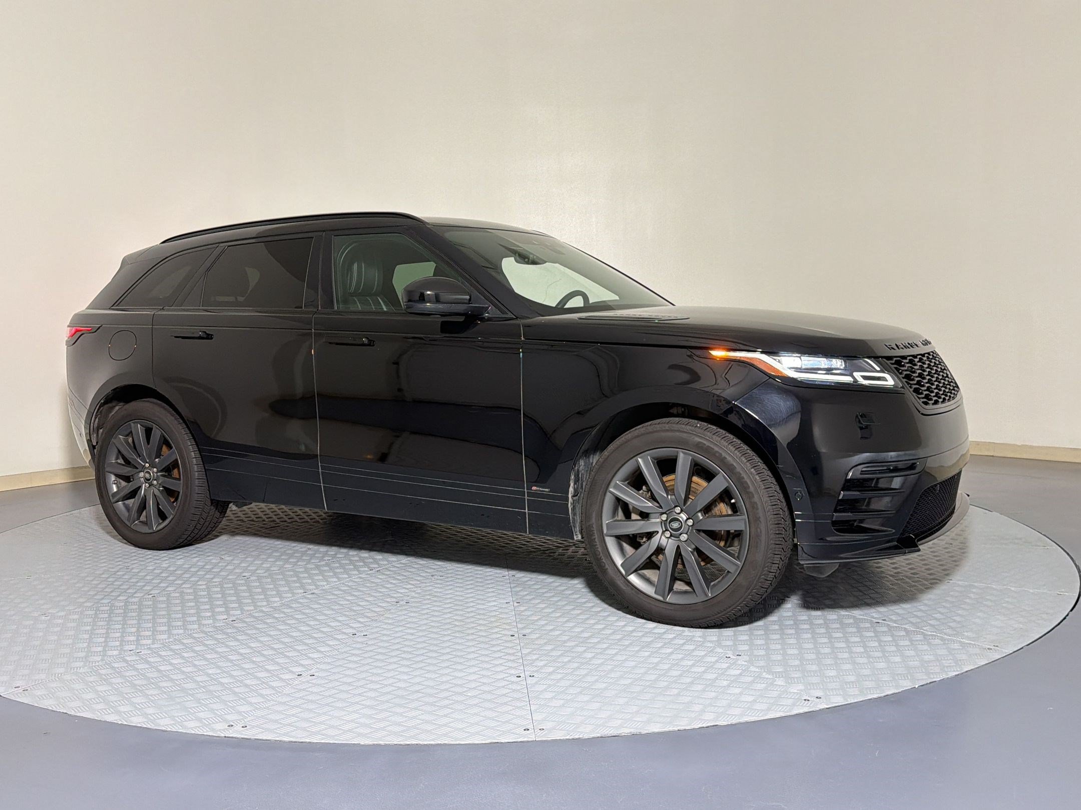 Used 2018 Land Rover Range Rover Velar R-Dynamic HSE AWD/4WD image 6