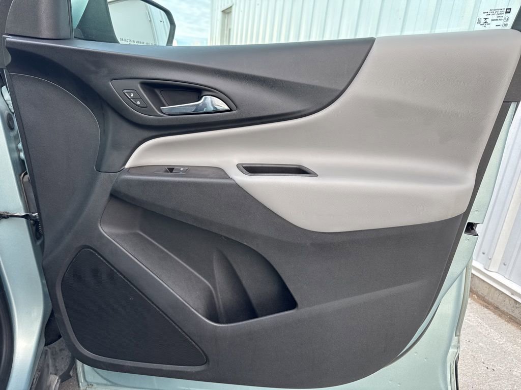 Used 2022 Chevrolet Equinox LT w/ Driver Convenience Package image 37