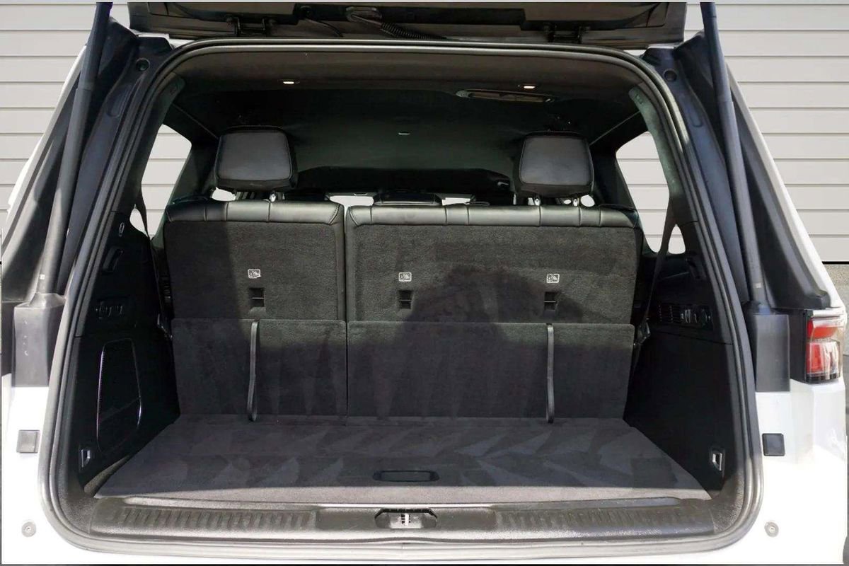 Used 2024 Jeep Wagoneer Series II w/ Flexible Seating Group RWD image 10