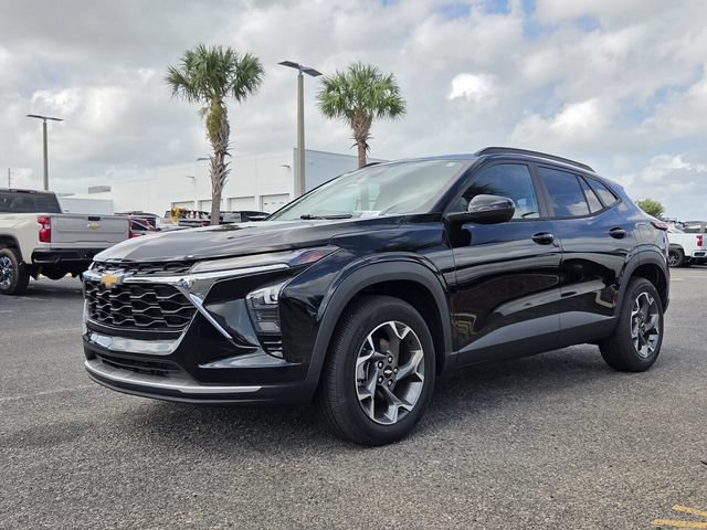 Used 2024 Chevrolet Trax LT w/ Driver Confidence Package FWD image 2