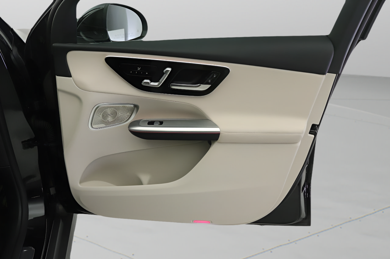 Certified 2025 Mercedes-Benz GLC 350e 4MATIC image 21