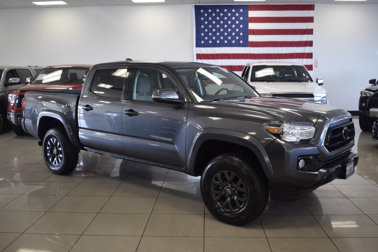 Used 2020 Toyota Tacoma SR5 image 1