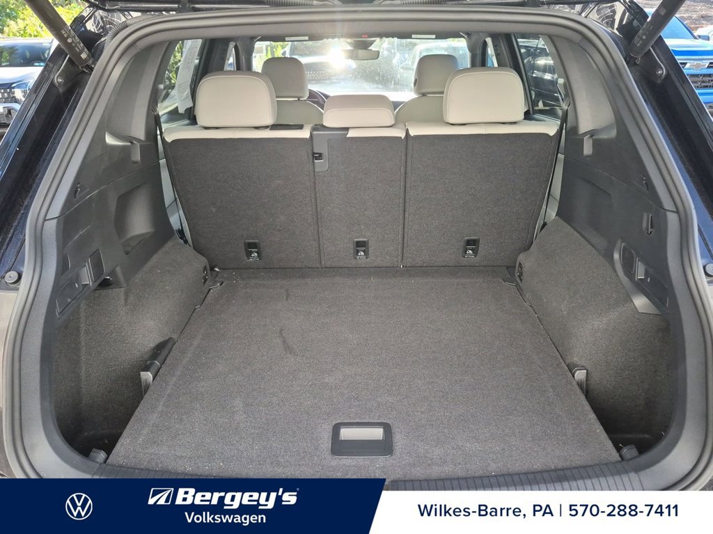 Used 2024 Volkswagen Tiguan SE R-Line AWD/4WD image 33