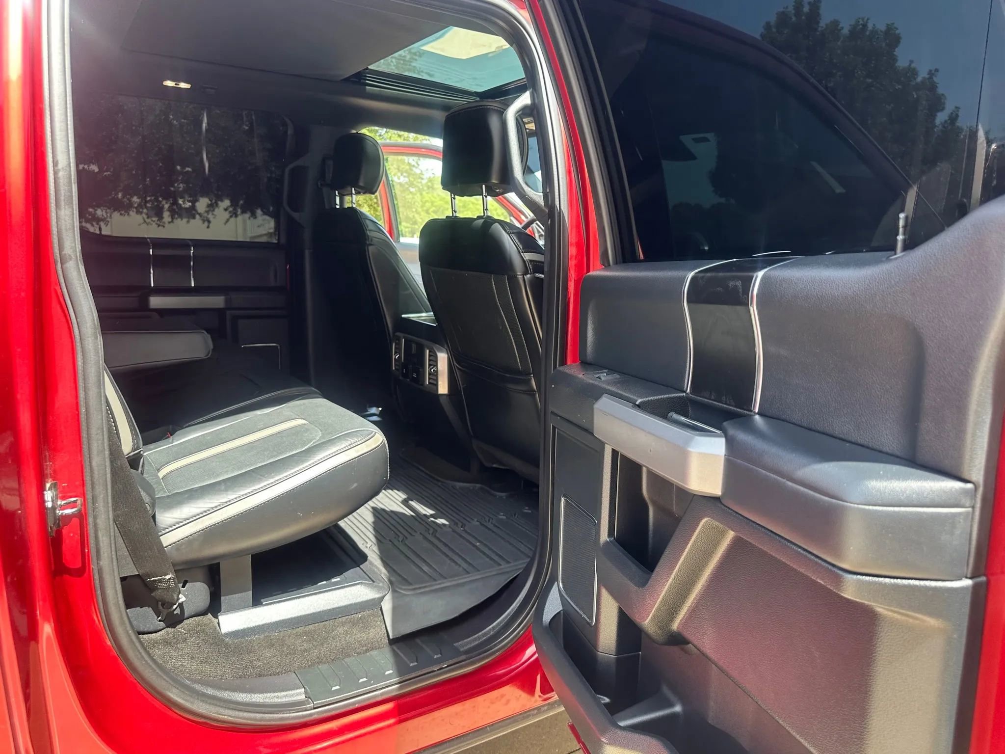 Used 2018 Ford F250 Platinum w/ Platinum Ultimate Package image 25