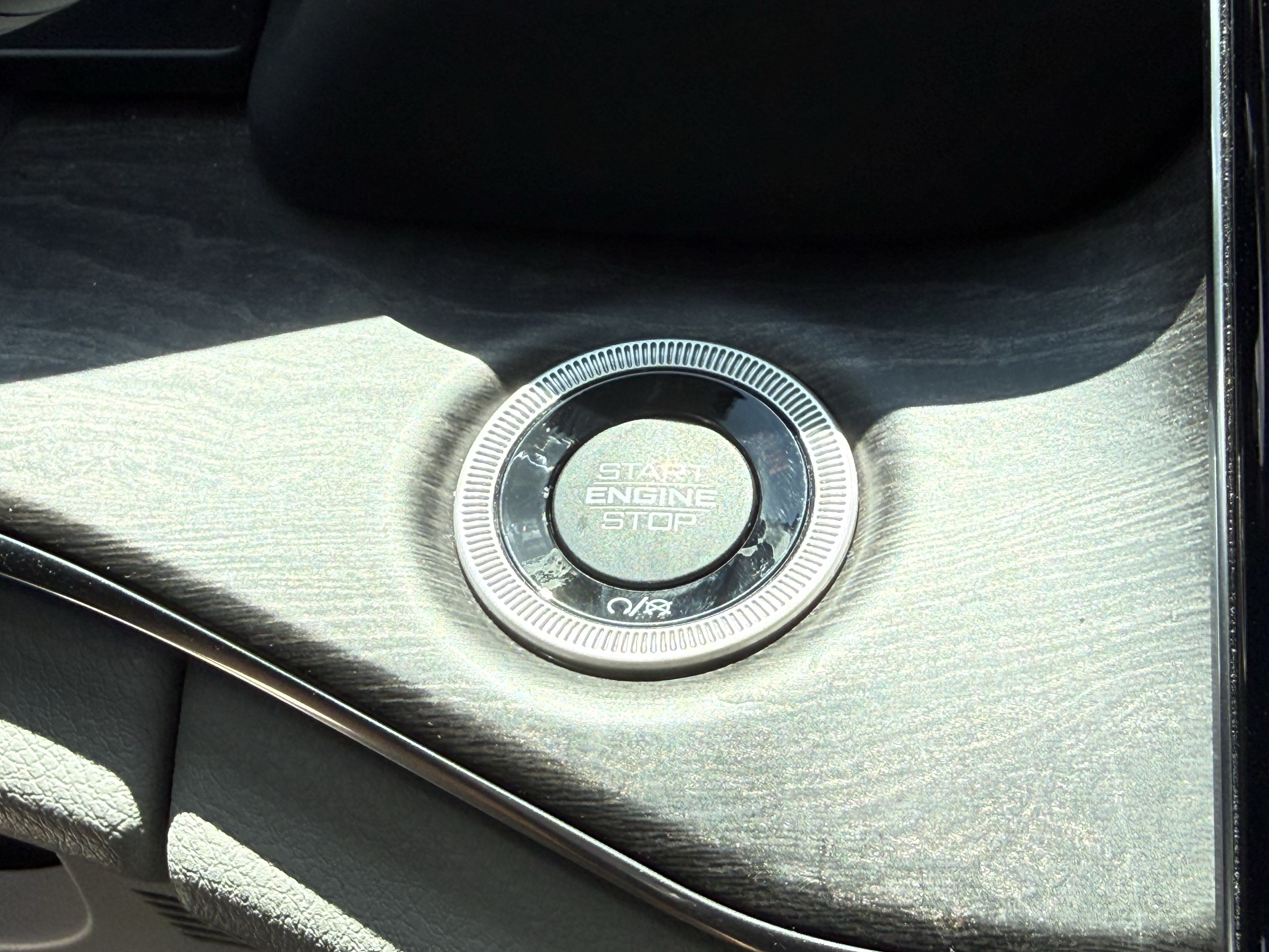 Used 2023 Jeep Grand Cherokee Overland RWD image 24