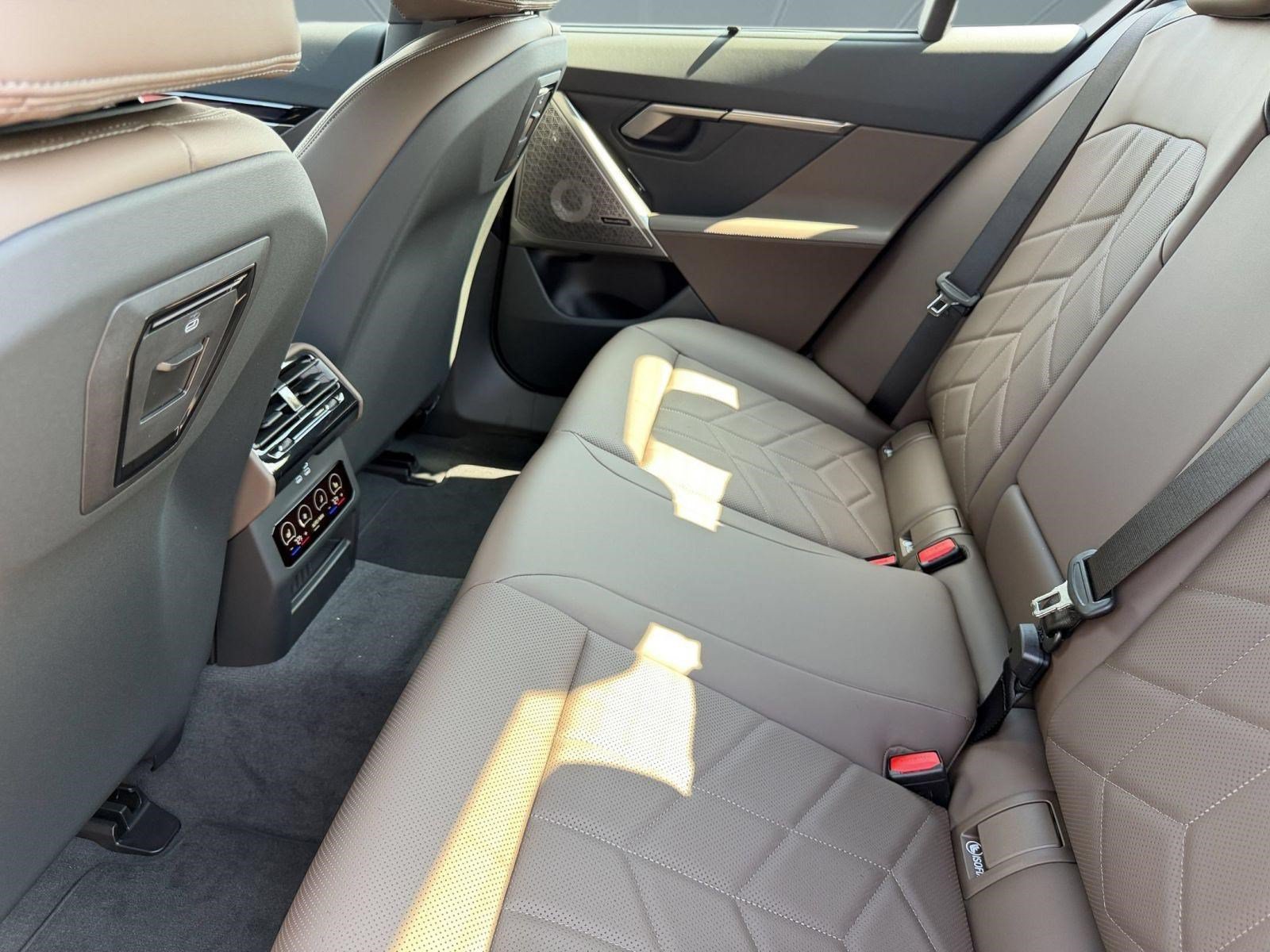 New 2027 BMW 550e xDrive AWD/4WD image 23