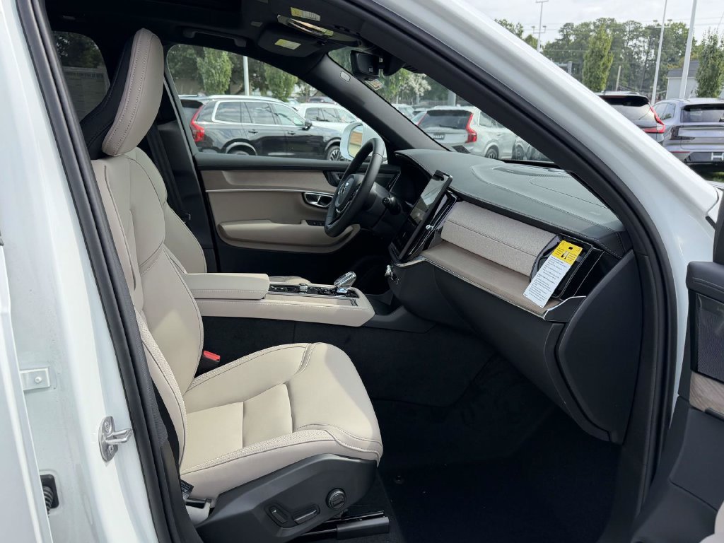 New 2026 Volvo XC90 B6 Plus w/ Protection Package Premier AWD/4WD image 11