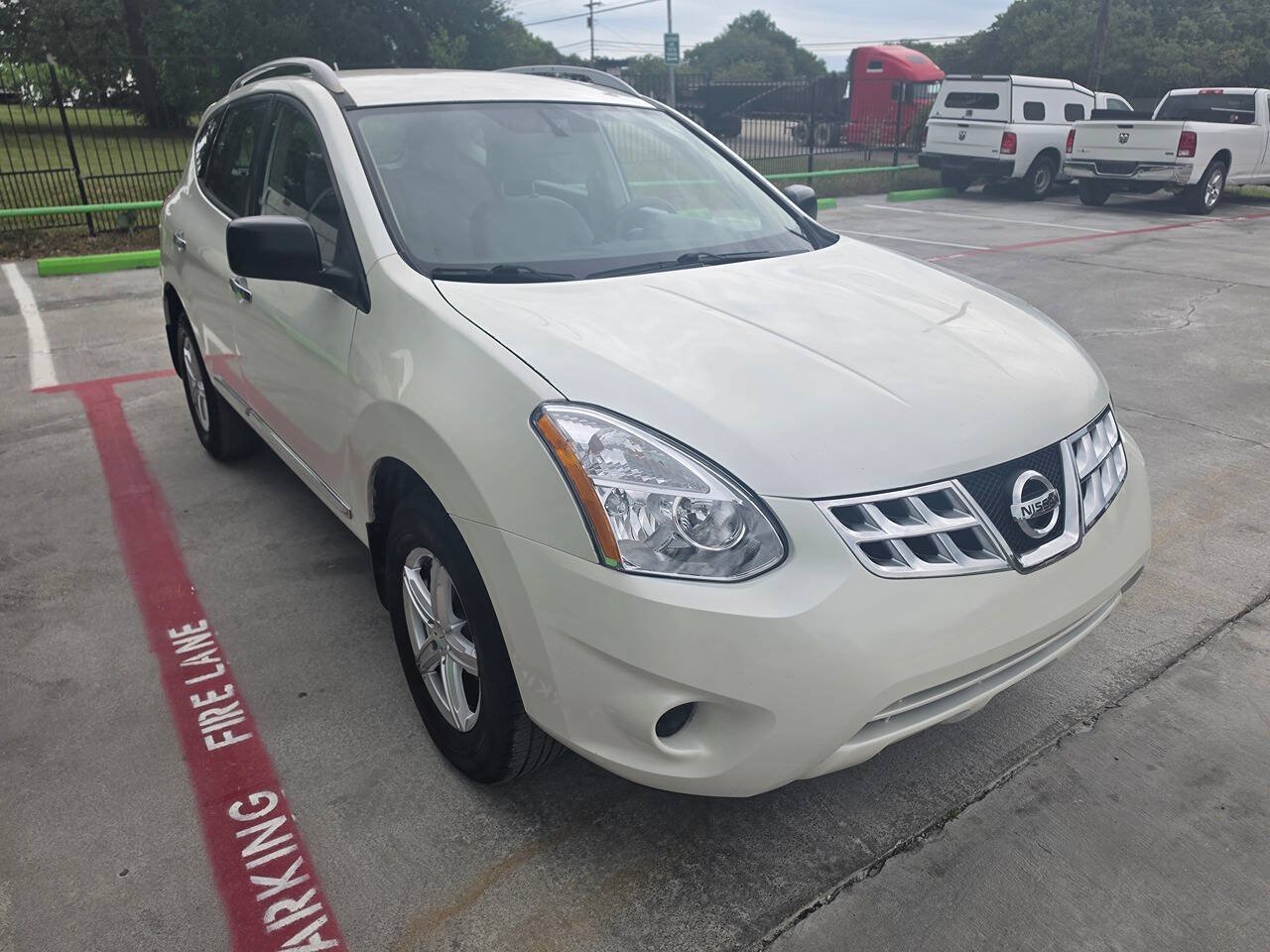 Used 2015 Nissan Rogue S w/ Convenience Package FWD image 5