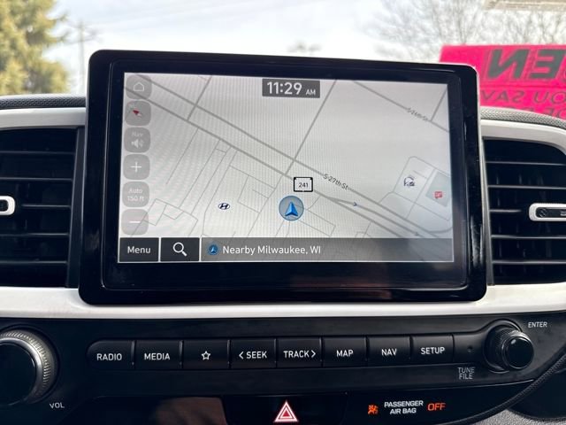 Certified 2025 Hyundai Venue Limited FWD image 33