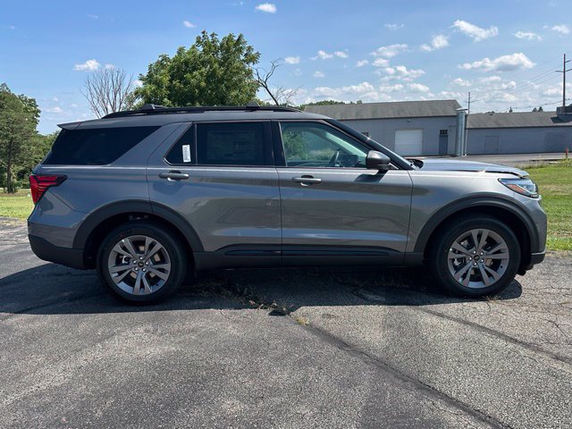 New 2026 Ford Explorer Active w/ Active Comfort Package AWD/4WD image 4