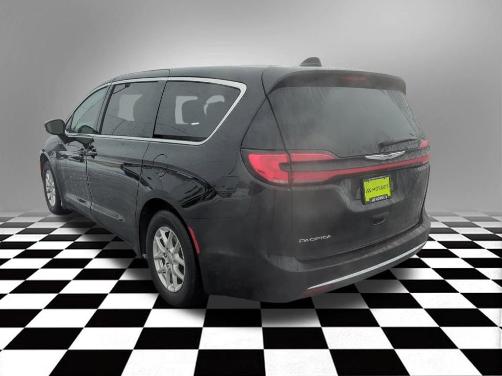 Used 2024 Chrysler Pacifica Touring-L image 10