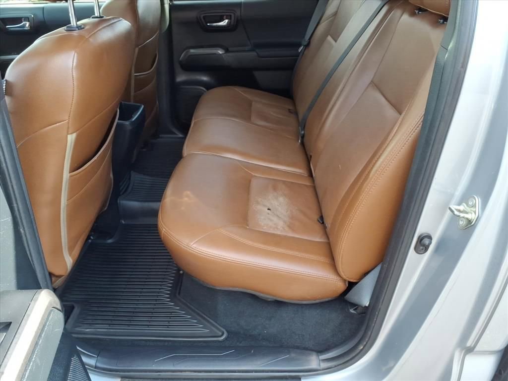 Used 2017 Toyota Tacoma TRD Off-Road image 14