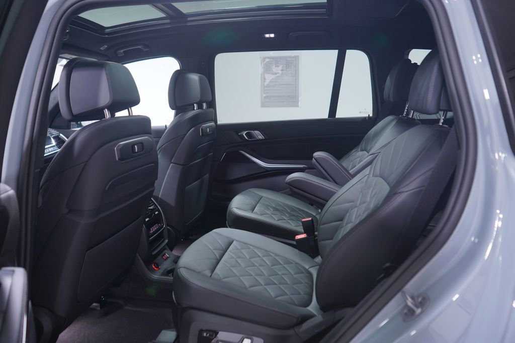 Used 2026 BMW X7 xDrive40i w/ M Sport Package AWD/4WD image 9