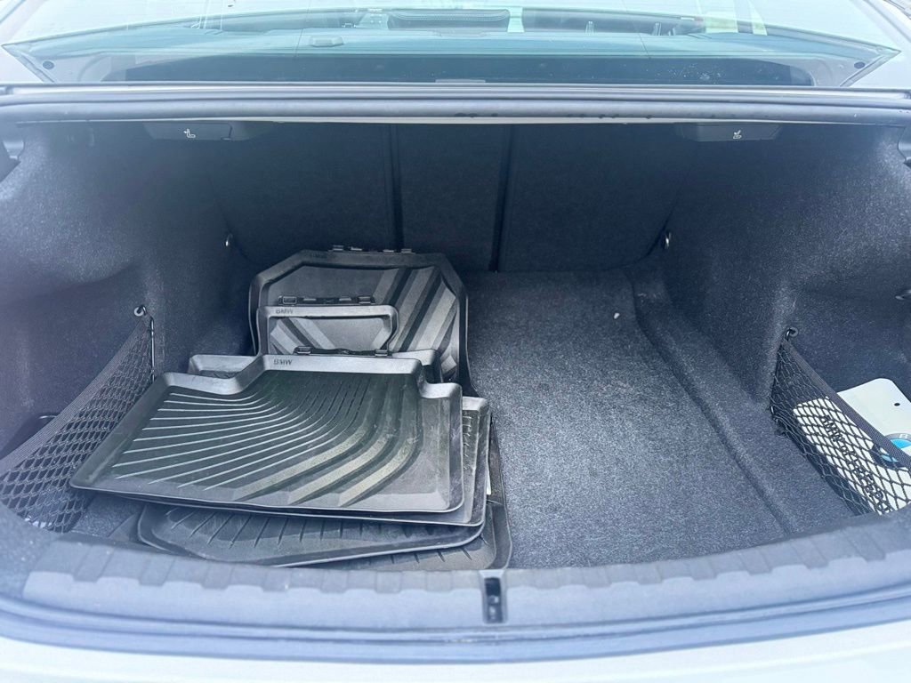 Used 2022 BMW 330i xDrive Sedan w/ Premium Package image 5