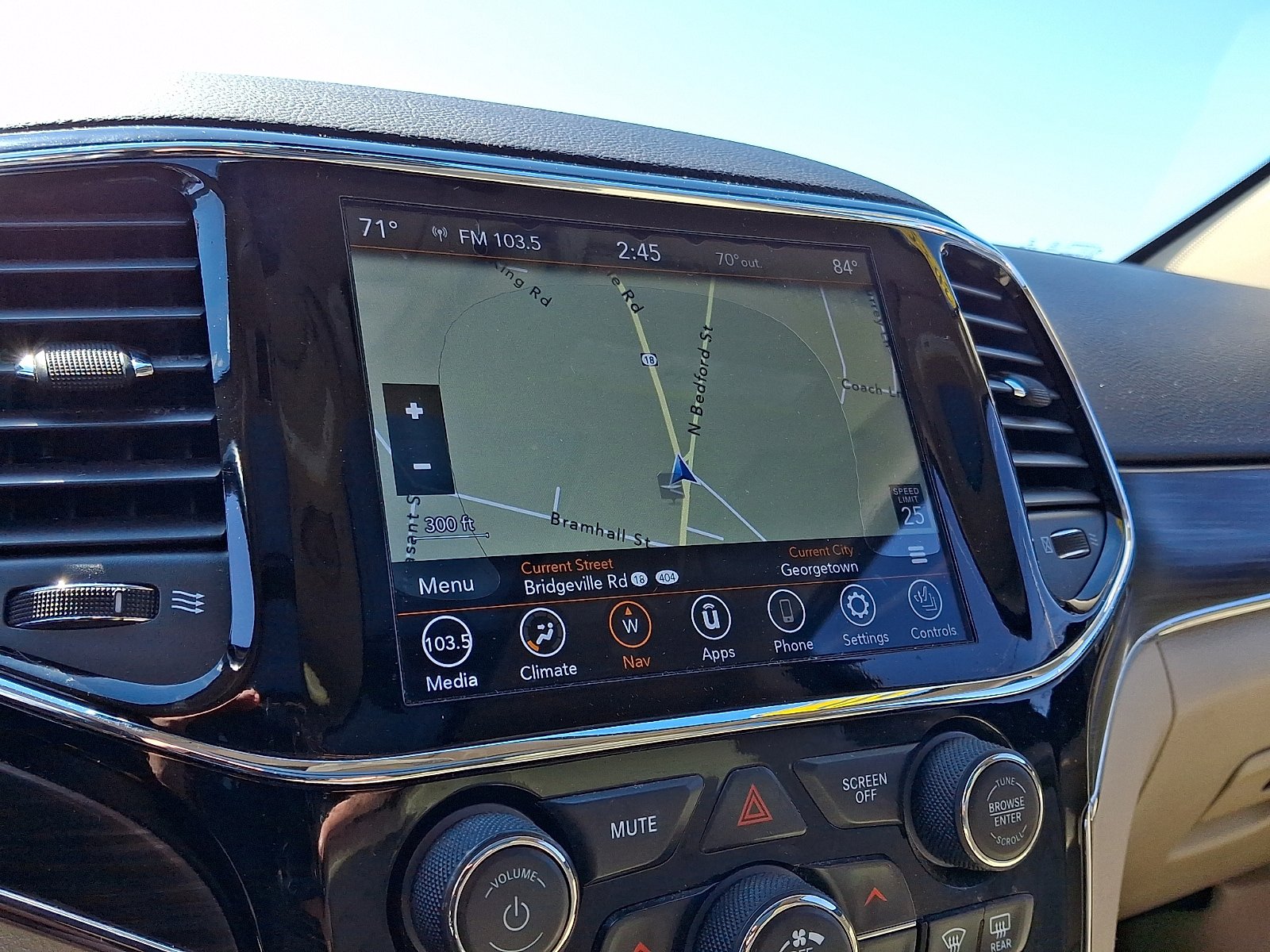 Used 2020 Jeep Grand Cherokee Limited w/ Luxury Group II image 18