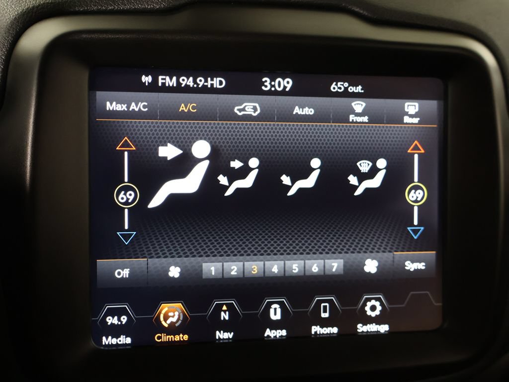 Used 2023 Jeep Renegade Latitude AWD/4WD image 42