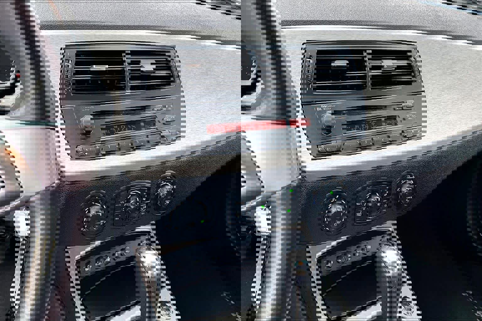 Used 2005 BMW Z4 3.0i image 6