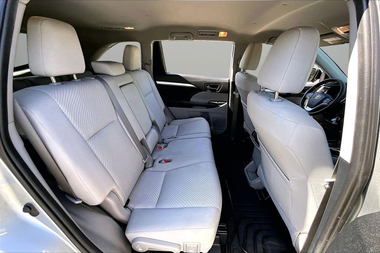 Used 2019 Toyota Highlander LE w/ Protection Package #3 image 23