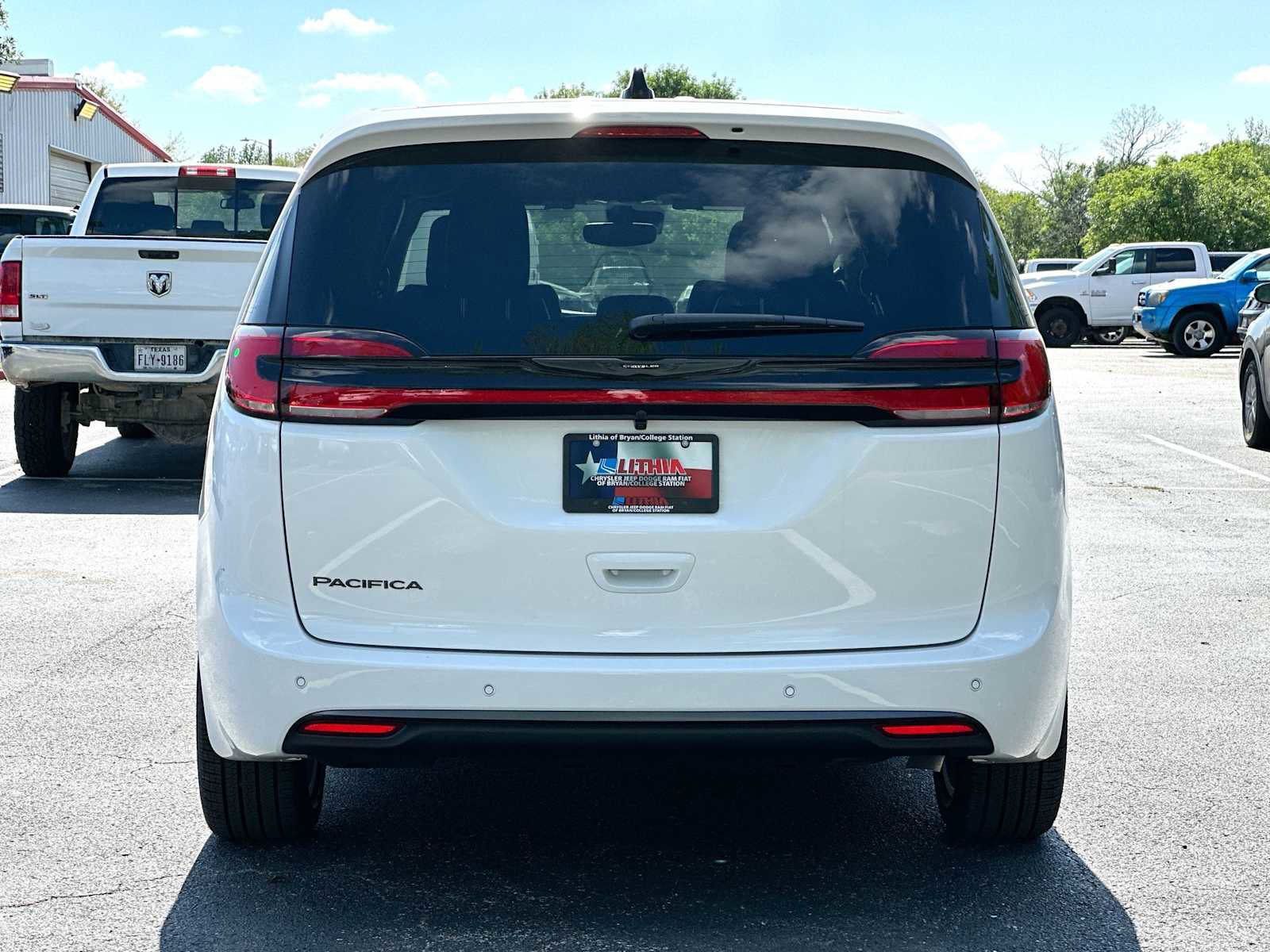 New 2026 Chrysler Pacifica Select FWD image 14