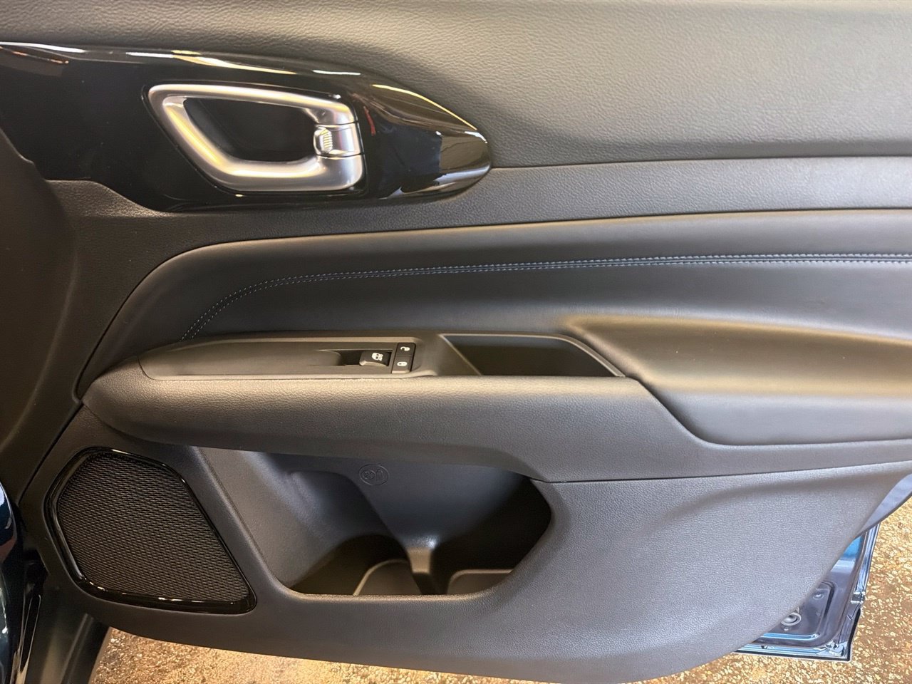 New 2026 Jeep Compass Latitude AWD/4WD image 18