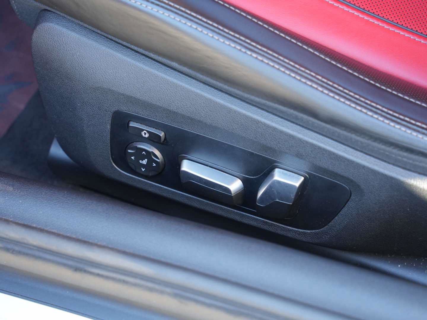 Used 2022 BMW 840i Coupe w/ Driving Assistance Package image 30