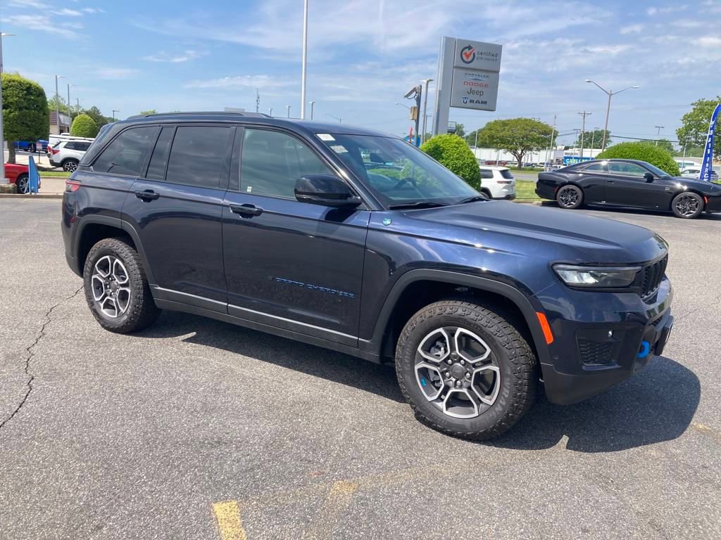 New 2024 Jeep Grand Cherokee Trailhawk w/ Advanced Protech Group II AWD/4WD image 8