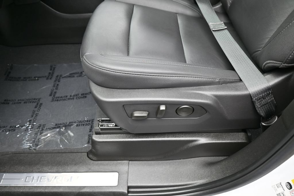 Used 2025 Chevrolet Suburban LT RWD image 17