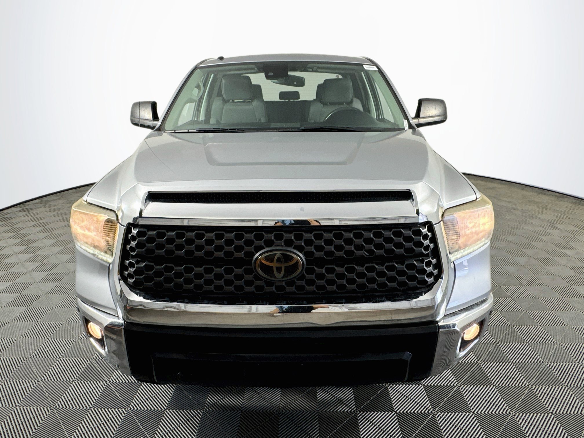Used 2019 Toyota Tundra SR5 RWD image 2