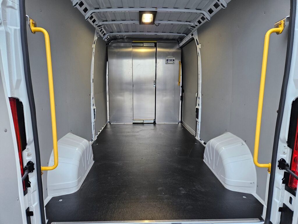 Used 2025 RAM ProMaster 2500 w/ Convenience Group image 12