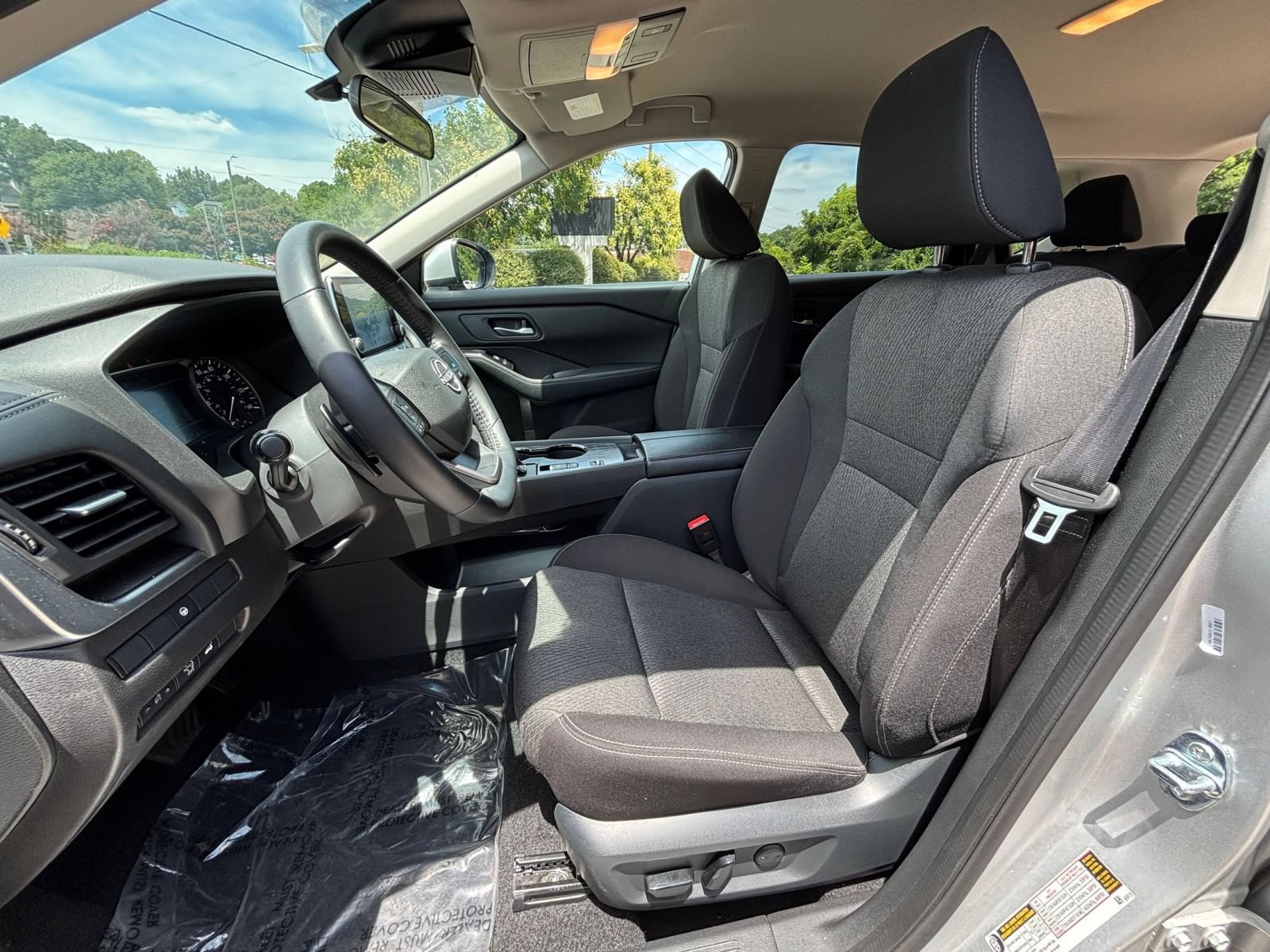 Used 2025 Nissan Rogue SV FWD image 33