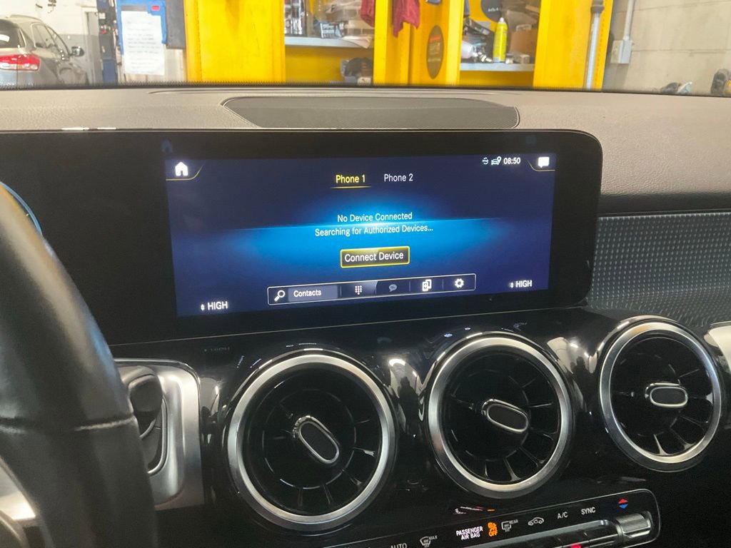 Used 2023 Mercedes-Benz GLB 250 4MATIC w/ Premium Package image 17