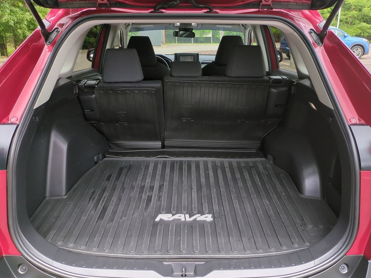 Used 2022 Toyota RAV4 LE FWD image 13