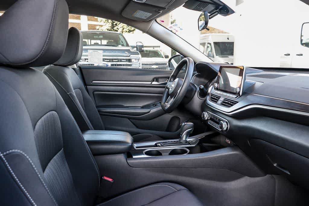 Used 2024 Nissan Altima 2.5 SV FWD image 19